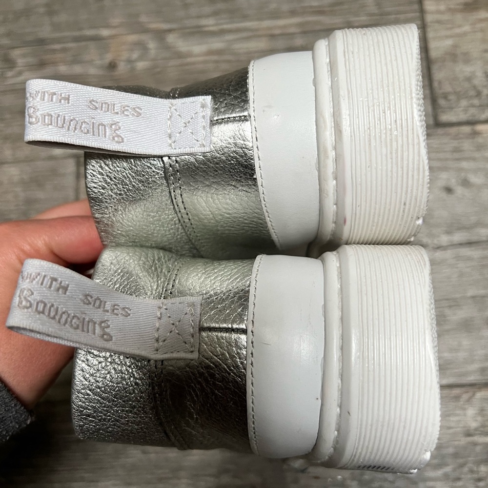 Doc Martens | RARE silver metallic platform chukka - Picture 5 of 10